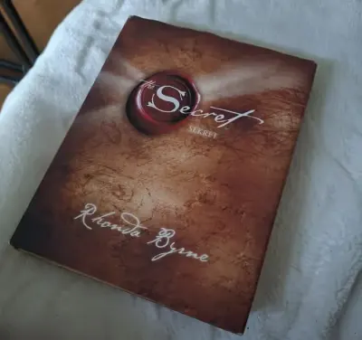 Kolekcjonerski egzemplarz Sekret Rhonda Byrne — praca Anna, Gdańsk