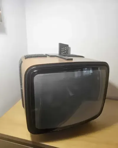 Kolorowy Teiewizor Brionvega Spot 2.  1960 — praca Wladek, Warszawa
