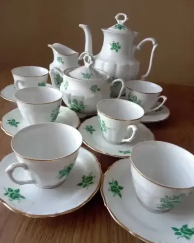 komplet porcelana biała Wałbrzych zielone kwiaty — praca Agata, Łódź