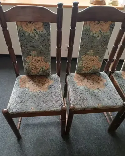 Krzesła antyczne — praca Piotrkowska81LDZ, Łódź
