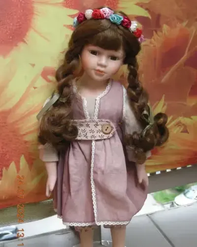 lalka porcelanowa gęsiareczka wys. ok. 40 cm — praca Kolekcje, Wrocław
