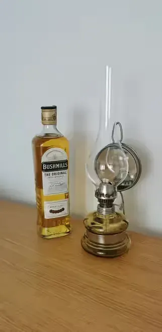 Lampa naftowa PRL - miodowa — praca Robert, Kraków