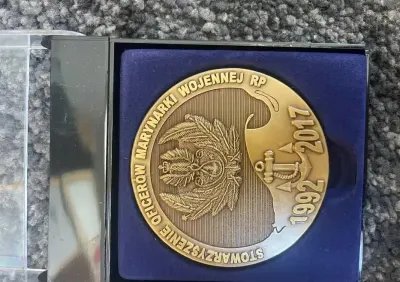 Medal pamiątkowy stowarzyszenie oficerów marynarki wojennej 1992-2017 — praca Ponc, Gdańsk