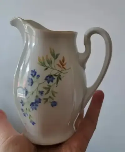 Mlecznik – Stary Dzbanuszek Do Mleka, Biały W Kwiatki Porcelana Kolmar — praca Izabela, Poznań