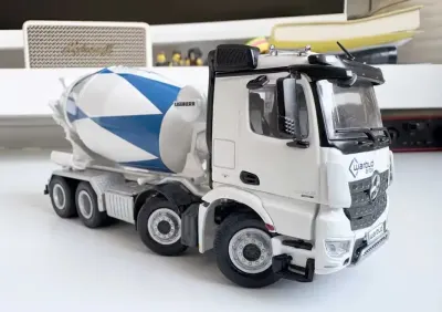 Model 1:50 Mercedes-Benz Arocs 3243 betoniarka, stan kolekcjonerski — praca Michał, Gdańsk