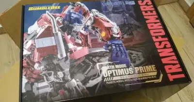 Model plastikowy Transformers Bumblebee Yolopark Optimus Prime 30cm — praca Piotr Danielewicz, Łódź