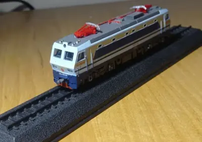 Model pociągu w skali N 1:160 Chiński Shao Shan 1994 — praca Modele kolekcjonerskie, Kraków