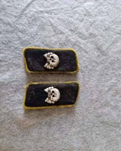 Naszywki dewizji pancernej SS totenkopf — praca Osoba, Gdańsk