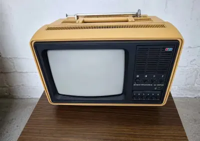 Oryginalny radziecki telewizor kolorowy Elektronika C-431D (Электроника Ц-431Д), produkcji ZSRR. — praca Krzysztof, Szczecin