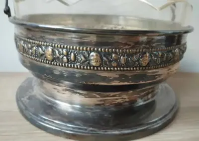 Patera secesyjna, br. Henneberg, kosz na owoce, po 1896 r., wz. 768 — praca Tereska, Wrocław