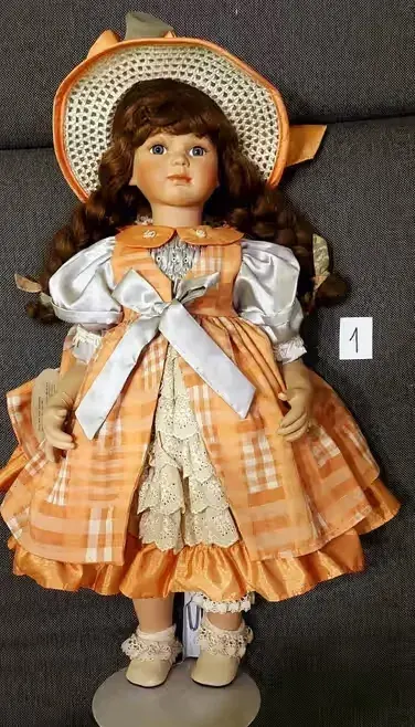 Piękna lalka w bardzo dobrym stanie. Świetnie wykonana. Duża.Porcelana. — praca Poliski, Kraków
