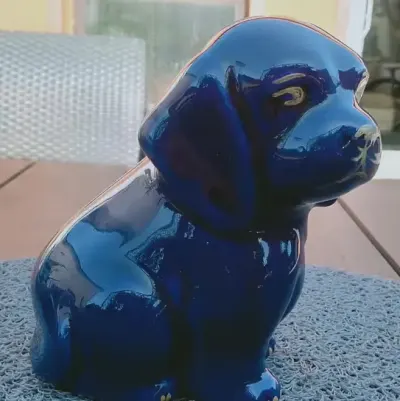 Piesek porcelana kobalt — praca Ronin, Poznań