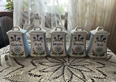 pojemnik porcelana PRL spożywcze cukier sól mąka kasza ryż wzór kaszubski Lubiana sprzedam komplet lub na sztuki — praca Monika, Łódź