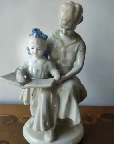 Porcelana figurka  Połonne Ukraina kolekcja — praca Beata, Kraków