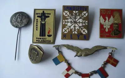 Przypinki metalowe z okresu PRL różne 6 szt. - sprzedam — praca Włodzimierz, Łódź