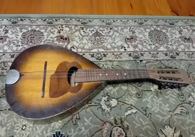 Stara, Kolekcjonerska MANDOLINA, PRL, 1960 Rok, Metka Znamionowa: Fabryka Instrumentów Lutniczych Lubin Legnicki, Bardzo Dobry Stan WYPRZEDAŻ OKAZJA!! — praca Oelix, Szczecin