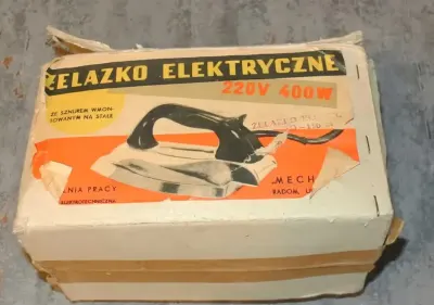 Stare puste pudełko z czasów PRL - Żelazko elektryczne — praca Grzegorz, Kraków