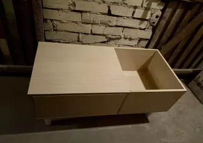 Stolik pod gramofon i płyty winylowe — praca Michał, Łódź