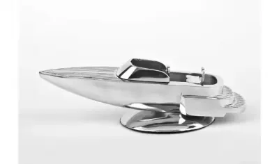 Stylowy model łodzi motorowej wykonany z metalu motorówka — praca Nextime, Kraków