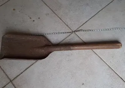 Szufelka metalowa do węgla do pieca vintage z PRL solidna — praca Stanisława, Kraków