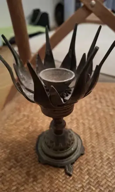 Tybetański lampa olejowa z lotosu — praca Wiesław, Kraków