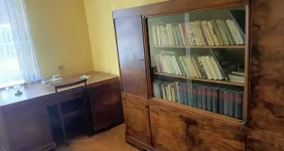 UNIKALNY KOMPLET GABINETOWY W STYLU ART DECO – Dwustronne Biurko z Witryną + Wielka Biblioteka — praca Paweł, Poznań