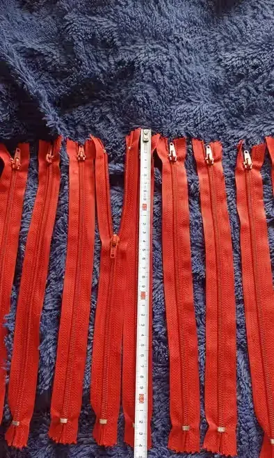 zamek błyskawiczny nierozdzielny 30/35 cm — praca Barbara, Łódź