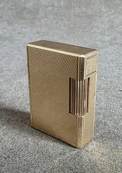 Zapalniczka Dupont K5HB18 - Vintage — praca Maciej Majcher, Wrocław