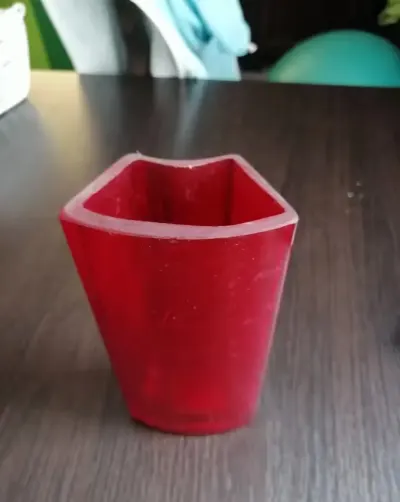 Wazon Ikea czerwony — praca Piotr, Gdańsk