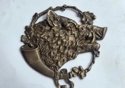 Duża plakieta myśliwska dzik, mosiężna (18 cm) — praca Robert P., Łódź