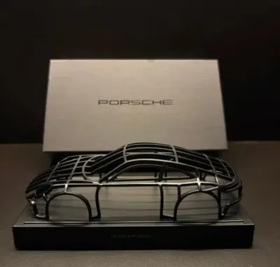 Gadżet / model / ozdoba Porsche 911 992 II Desk Sculpture — praca Roman Z., Wrocław