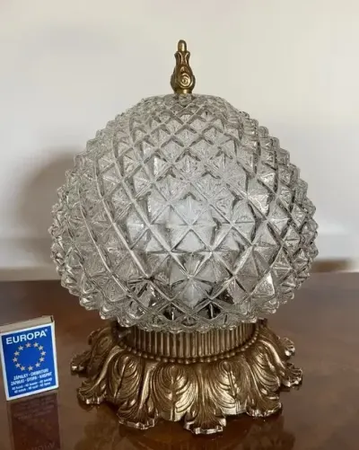 Plafon, szklana lampa karbowana kula, ananas — praca Elżbieta S., Wrocław