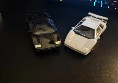 2 modele Lamborghini Countach LP 500 S skala 1:34 firmy WELLY — praca Anna P., Katowice