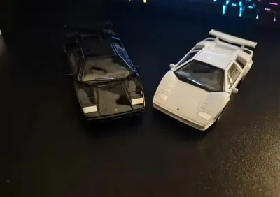 2 modele Lamborghini Countach LP 500 S skala 1:34 firmy WELLY — praca Anna P., Katowice