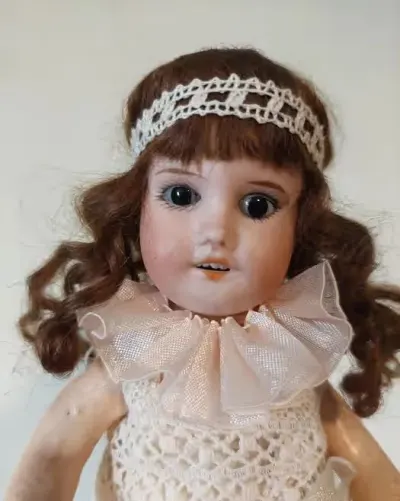 antyczna porcelanowa lalka SFBJ kolekcjonerska — praca Kacper K., Wrocław