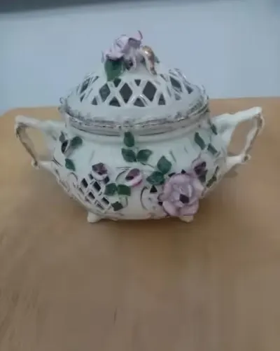 Bombonierka porcelanowa — praca Amelia M., Katowice