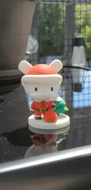 Figurka ozdobna świąteczna Mikołaj Xiaomi PCV — praca Monika A., Katowice
