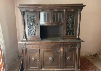 Kredens drewniany z początku XX w. — praca Krzysztof Z., Wrocław