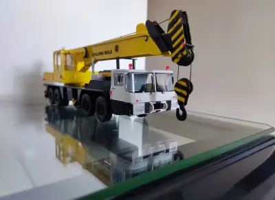 Kultowe ciężarówki dźwig Hydros T 321 — praca Natalia P., Wrocław