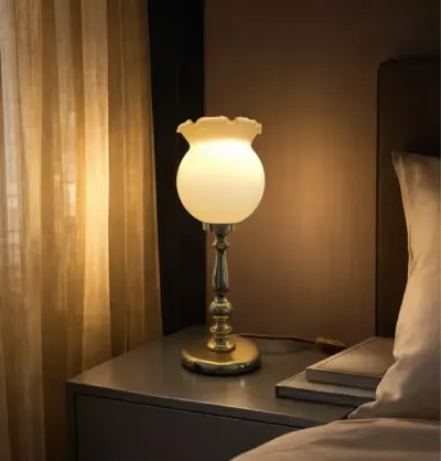 Lampa stołowa vintage retro, klimatyczna metal szkło — praca Tadeusz K., Wrocław