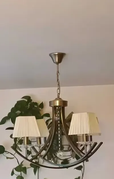 Lampa z elementami kryształowymi i abażurami — praca Aneta, Dąbrówka