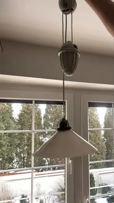 Stara przedwojenna porcelanowa lampa — praca Ilona, Katowice