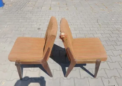 Stare krzesla AGA PRL do renowacji — praca Zbieracz, Wrocław