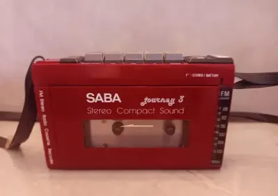 Stary klasyczny  walkmann SABA Journey 3 Stereo Compact Sound, wyprodukowany w Niemczech około 1985 roku.  Sprawny. — praca Zbieracz, Wrocław