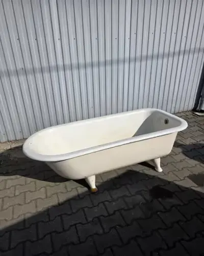 Wanna do renowacji — praca Błażej, Katowice