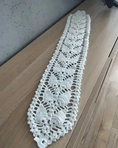 Wąski bieżnik szydełkowe rękodzieło serwetka serweta 95cm — praca BEATA SOLAK, Katowice