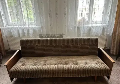 Wersalka PRL z ładnym obiciem do renowacji — praca Paulina, Katowice