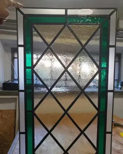 Witraż z karo składany w ołowiu — praca Monika Żuber, Katowice