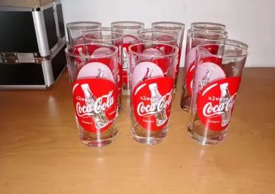 Zestaw 10 kolekcjonerskich szklanek coś cola — praca świat kryształów, Katowice