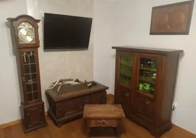 Meble antyczne, zegar, kufer,szafa,szafka,stolik — praca Paweł, Lipinki